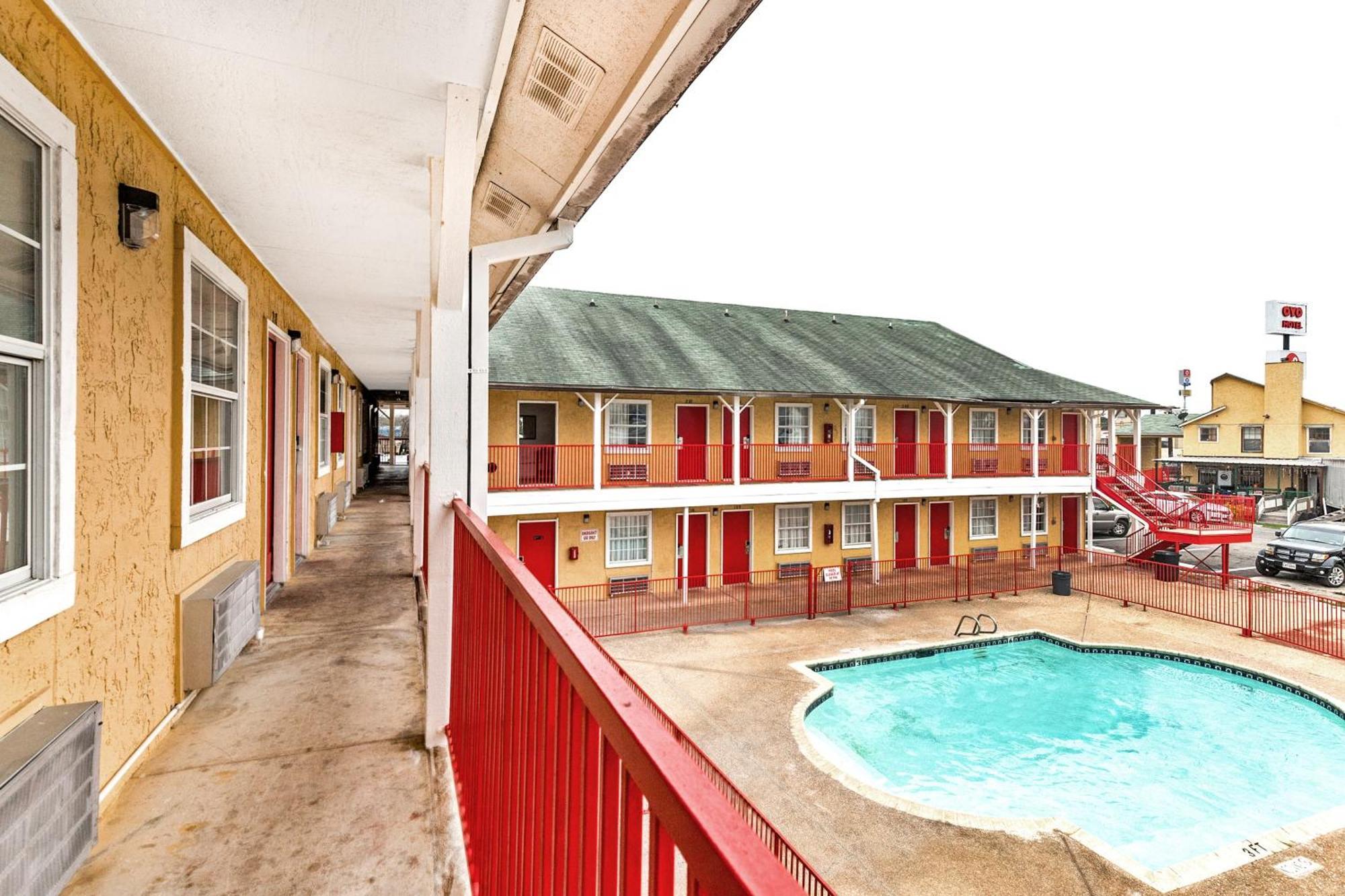 Oyo Hotel San Antonio Lackland Near Seaworld Exterior foto
