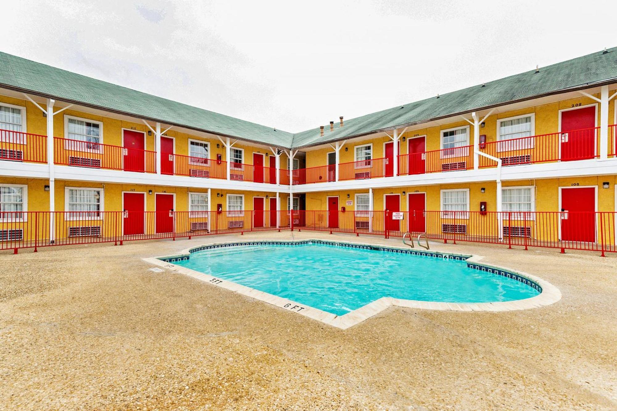 Oyo Hotel San Antonio Lackland Near Seaworld Exterior foto
